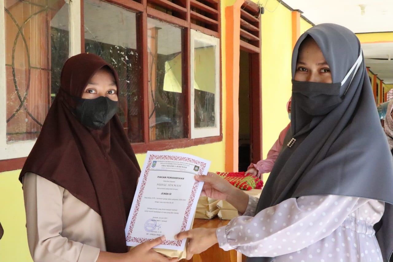 Pembagian Raport Semester Genap 2021